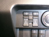 運転席からも操作できる両側パワースライドドア付きです。