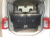 コンパクトボディーなのに、荷室はこんなに広々!たくさん荷物が積めますよ。