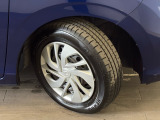 タイヤは2024年製のブリジストン・NEWNOが装着されております。残り溝も十分ございます。