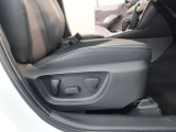 パワーシート搭載。微妙な調整が手軽にでき、ピッタリなポジションで運転することが可能です。