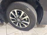【純正アルミホイール】デザイン性、機能性に優れ、この車のために設計、生産されているのでボディとマッチしております!