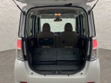 簡単に収納できる後部座席!大空間が出現します!シートアレンジが多彩な点も特徴です!レジャー用品も積み込めます!