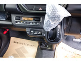 納車はもちろん、お車の故障や万が一の事故にも当社のキャリアカーで対応いたします。保証修理や鈑金塗装も自社ですべて対応できるので購入後も安心してお乗りいただけます。