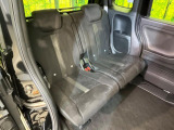 後部座席も気になるようなキズ・汚れやへたり等、大きなダメージはなく、良好な状態です。