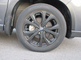 右前 18インチアルミホイール タイヤサイズは、225/55R18です。「*ホイールロックナットは展示用です」