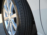 ダンロップ製エコタイヤが、安全で経済的な走りを支えます。 Dunlop eco tires support safe and economical driving.