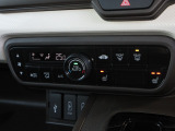 エアコンはオートエアコンでお好みの温度調整が出来、オールシーズン快適にドライブできます!さらに、運転席&助手席シートヒーターが付いてます。2段階に温度設定が可能です。