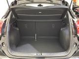 【トランク】積み込みやすくて、たっぷり積める荷室です。シートアレンジできるものは、乗車人数と荷物の量や大きさによってシートを動かすことができるので、より快適なドライブが可能です!
