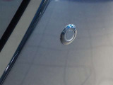 コーナーセンサーを車の前後に装備。障害物との距離に応じて、警告音を変えてお知らせしてくれます。