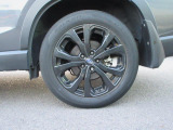 左後 アルミホイールは、カッコイイだけではなく、燃費にも影響するアイテムなんですよ!「*ホイールロックナットは展示用です」