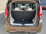シートがそのままの状態でもお荷物が載せられて便利です(*&acute;&omega;`)たっぷりの荷物もしっかり積める奥行きのある荷室を実現♪
