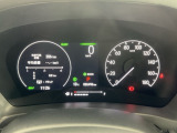 マルチインフォメーションディスプレイです。燃費や走行距離が分かり、半ドアなど車に異常がある際に警告してくれます。