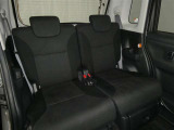 後席シートも広々としたスペースを確保しています。大人でもゆったりと座って頂けますので、大人数でのお出かけもラクラクです♪ドライブに行くのが楽しみですね♪