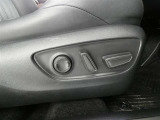 パワーシート搭載。微妙な調整が手軽にでき、ピッタリのポジションで運転することが可能です。