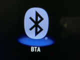 Bluetoothオーディオ対応可。お持ちのスマホやiPodなどとBluetooth接続して外部機器内の音楽などを車内で楽しめます。