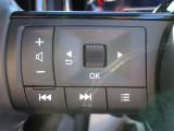 ステアリングスイッチで選曲やボリュームの調整が可能です。