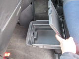 アンダーボックスが2段になっているので車検証入れとしてお使いいただけます!