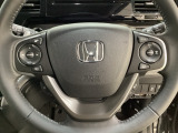 ハンドルにHondaセンシング系のクルーズコントロールやレーンキープアシストなどのスイッチと、オーディオの操作スイッチが装備されています。ハンドルから手を離さず安全に操作できます。