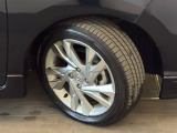 【純正16インチアルミホイール】足元を際立たせ、軽快な走りを演出します!タイヤは2021年製のダンロップ・ルマンVを装着しております。
