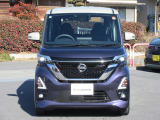 【LEDヘッドランプ】ハロゲンヘッドランプの約2倍の光量でより明るく遠くを照射。視認性、長寿命、省電力に優れ、スタイリッシュな白光色も魅力