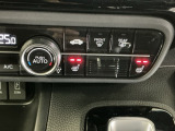 運転席/助手席シートヒーターで寒い日もすぐに温かくなり快適に過ごせます。2段階の温度調整が可能です