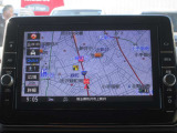 9インチの純正メモリーナビを装備しております。