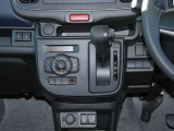 変速ショックのないCVTが、滑らかな加速と燃費に貢献します。 Shock-free CVT contributes to smooth acceleration and mileage.