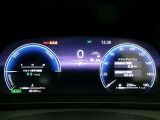【スピードメーター】車速やエンジン回転数などが一目でわかる見やすいメーター搭載