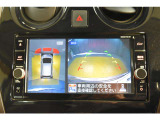★カーナビで見るバックモニターです!バックの際にはアラウンドビューモニターが付いているので車全体を見ることができるので簡単に駐車ができます