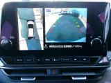 アラウンドビューモニター。空の上から見下ろすような視点でスムース駐車。