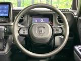 インテリアに合わせたデザインのステアリングは、運転される方のことも考え、運転しやすい形状、大きさです。是非一度、実際に触ってお確かめください。
