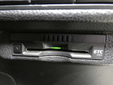 ビルトインタイプのETC車載機です。見た目もスマートで料金所通過もキャッシュレスです。