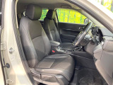 運転席シート廻りは使用感も少なく、良好な状態となっています。前オーナー様が丁寧に使っていたことがよくわかりますね。