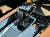 ハイブリッド車特有の小型セレクトノブは軽いタッチでスマートに操作できます!