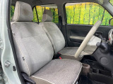 運転席シート廻りは使用感も少なく、良好な状態となっています。前オーナー様が丁寧に使っていたことがよくわかりますね。