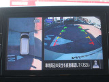 アラウンドビューモニター(車両を上から見たように表示)装着で車庫入れをサポート