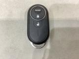 純正リモコンエンジンスターター用の操作キーがついています。スマートキー機能付きですからドアロックの開閉およびエンジンスタートが楽々です。