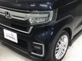 LEDヘッドライトは、点灯の瞬間から最大光量を発揮し、突然暗くなるトンネルなどでの安定感を高めます。