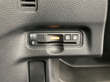 ハンドルの左下にETCがついています。高速道路の料金所の通過も楽々です。 カードの取り出しもしやすい場所についています。