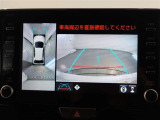 パノラミックビューモニター付きです。車両を上から見たような映像をモニター画面に表示。運転席からの目視では見にくい、車両周辺の状況をリアルタイムでしっかり確認できます。