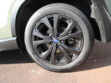 左後 アルミホイールは、カッコイイだけではなく、燃費にも影響するアイテムなんですよ!「*ホイールロックナットは展示用です」