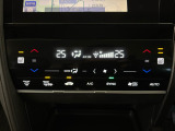 【デュアルエアコン&シートヒーター】運転席側と助手席側で独立して温度設定が可能なデュアルフルオートエアコンを装備しております!更に寒い時期に大活躍の、シートヒーター付きです!