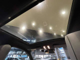 車両は屋内展示しておりますので天候に関係なくごゆっくりコンディションご確認頂けます。車両を倉庫へ保管している場合が御座いますのでご来店前に在庫確認頂けると幸いです。TEL072-784-8800