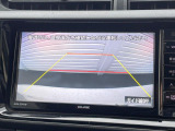 【バックカメラ】駐車時に後方がリアルタイム映像で確認できます。大型商業施設や立体駐車場での駐車時や、夜間のバック時に大活躍!運転スキルに関わらず、今や必須となった装備のひとつです!
