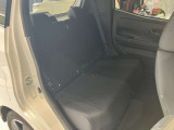 後部座席です。後席も大人の方でもゆったり乗れるスペースを確保♪足元も深くシートのクッションも柔らかくロングドライブの疲労を軽減してくれます♪