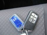 スマートキー装備車です☆ポケットに鍵を入れたままでも開閉ができます☆☆ホンダオートディーラーホンダ専門店♪TEL06-6744-2222☆