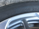 タイヤサイズは、155/65R14です。