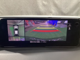 狭い場所での駐車やすれ違いなどでより的確な運転操作に役立つ360&deg;ビューモニターが装備されています。