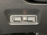 ハンドルの左下にETCがついています。高速道路の料金所の通過も楽々です。 カードの取り出しもしやすい場所についています。