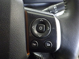 ハンドル右側にはクルーズコントロールのスイッチが装備され運転中の操作も安心して行えます!